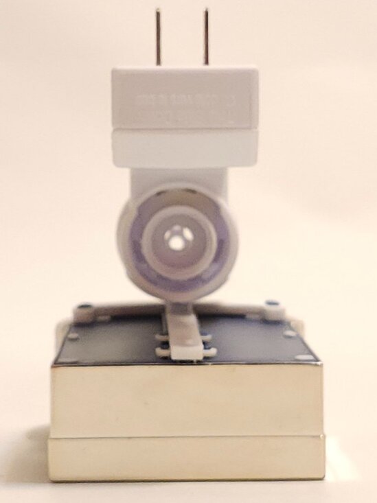 Bath & Body Works CHRISTMAS SCENE Holiday Village Nightlight Wallflowers Plug In - Picture 5 of 6